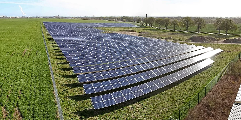 Obenansicht eines Solarparks in Mecklenburg-Vorpommern